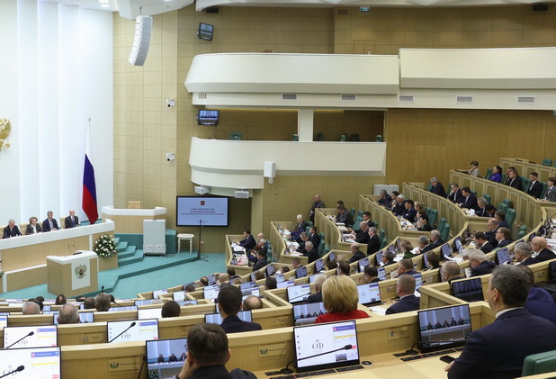 Владимир Варнавский в Совете Федерации принял участие в обсуждении вопросов социально-экономического развития России и регионов, защиты трудовых прав мобилизованных граждан