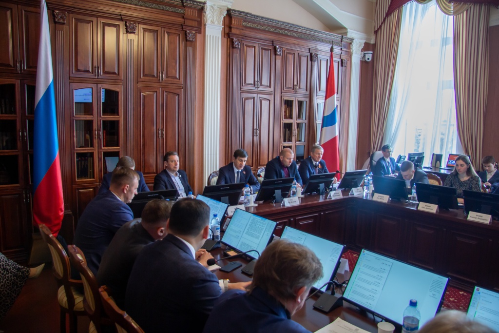 Депутаты обсудили вопросы об областной собственности как ресурсе развития региона 