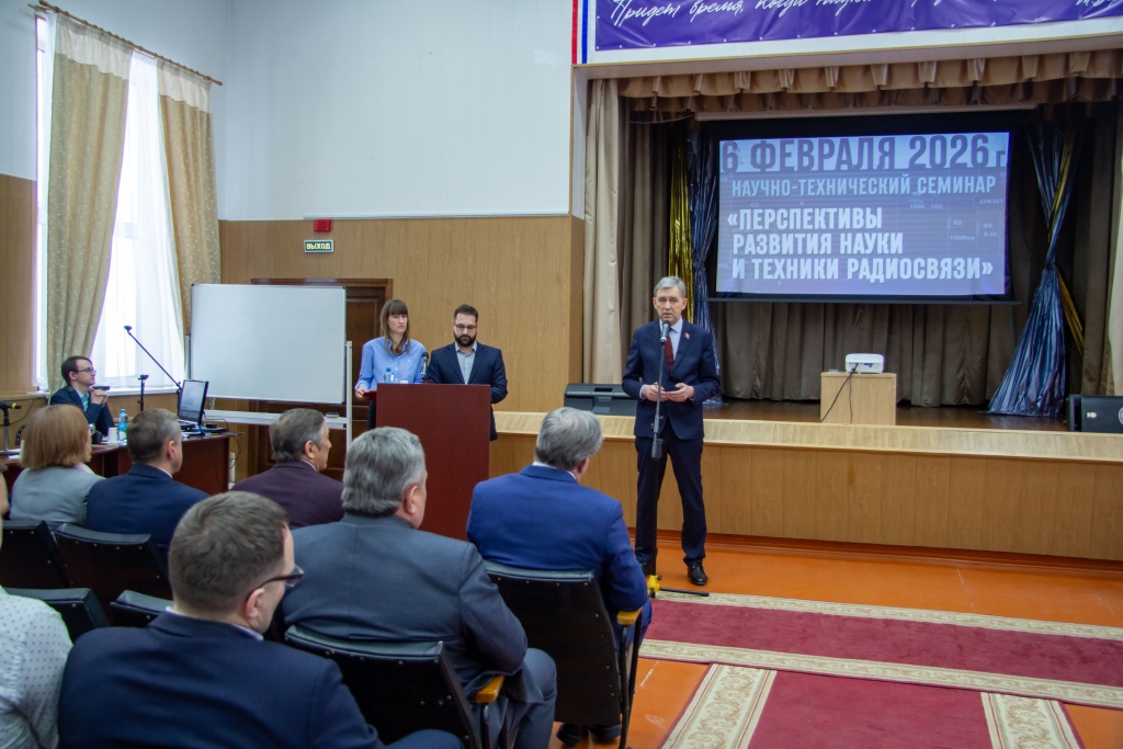 Александр Артемов с рабочим визитом посетил Омский научно-исследовательский институт приборостроения