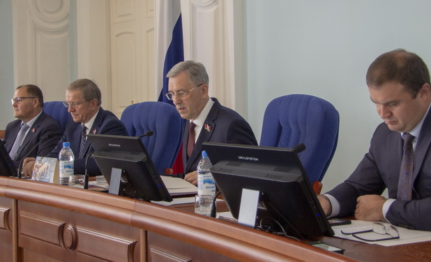 Александр Артемов: "Законотворческая деятельность областного парламента была направлена на решение задач, поставленных Президентом"