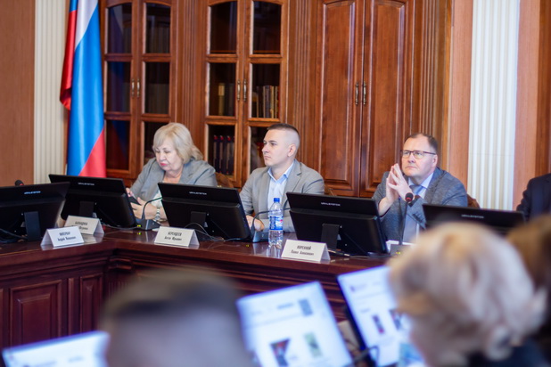 Рассмотрены вопросы реализации закона о нематериальном этнокультурном достоянии и народных художественных промыслах в регионе