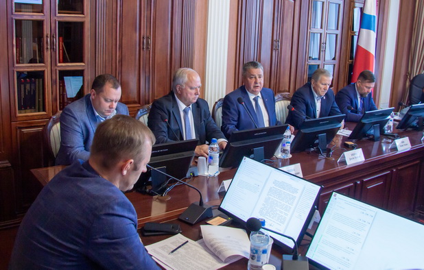 Рассматривается проект закона, устанавливающий ответственность за несоблюдение запретов и ограничений продажи безалкогольных тонизирующих напитков