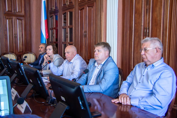 Рассмотрены вопросы повышения плодородия почв и развития племенного животноводства 