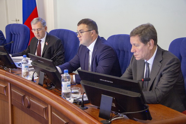 Областной бюджет на ближайшие три года принят в первом чтении