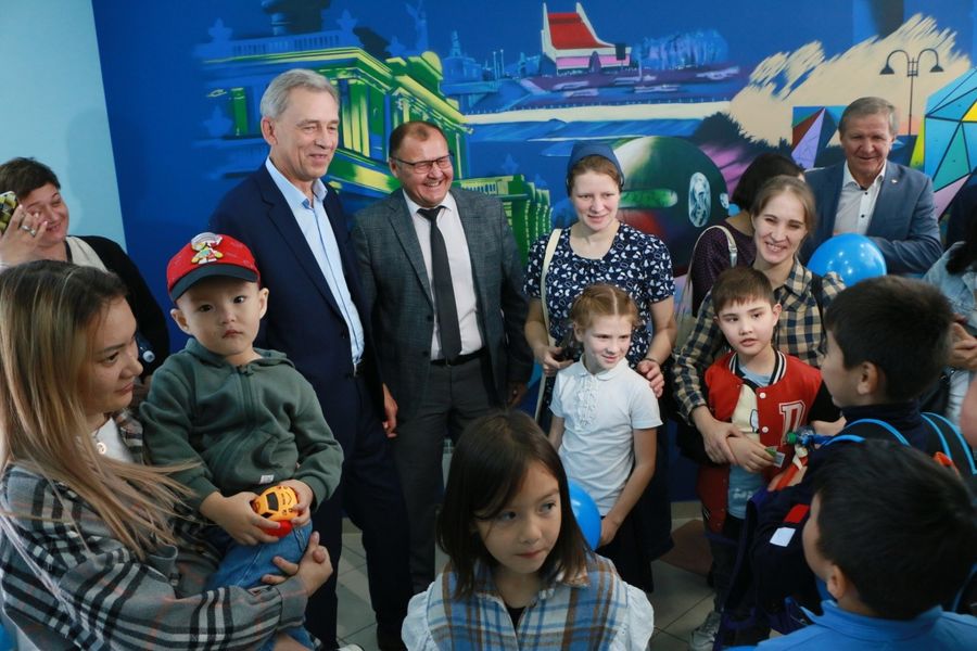 Speaker of the Legislative Assembly Alexander Artemov took part in the "Get your child ready for School" campaign and assessed the readiness of schools by September 1.