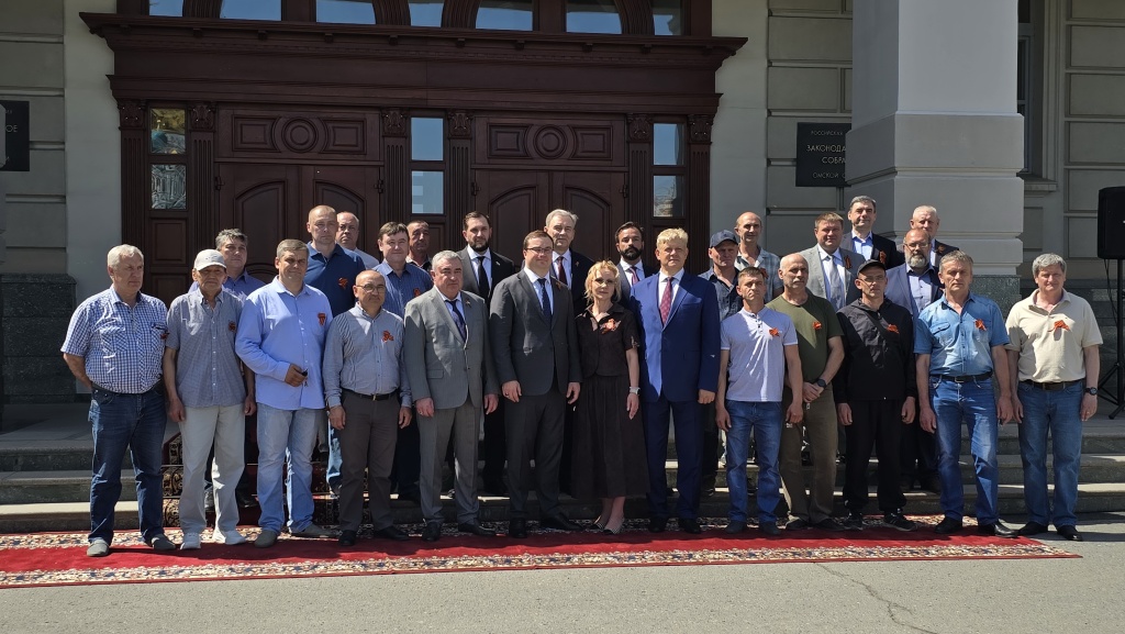 В Омске полпред Президента России в СФО и первые лица региона обсудили вопросы развития здравоохранения и искусственного интеллекта