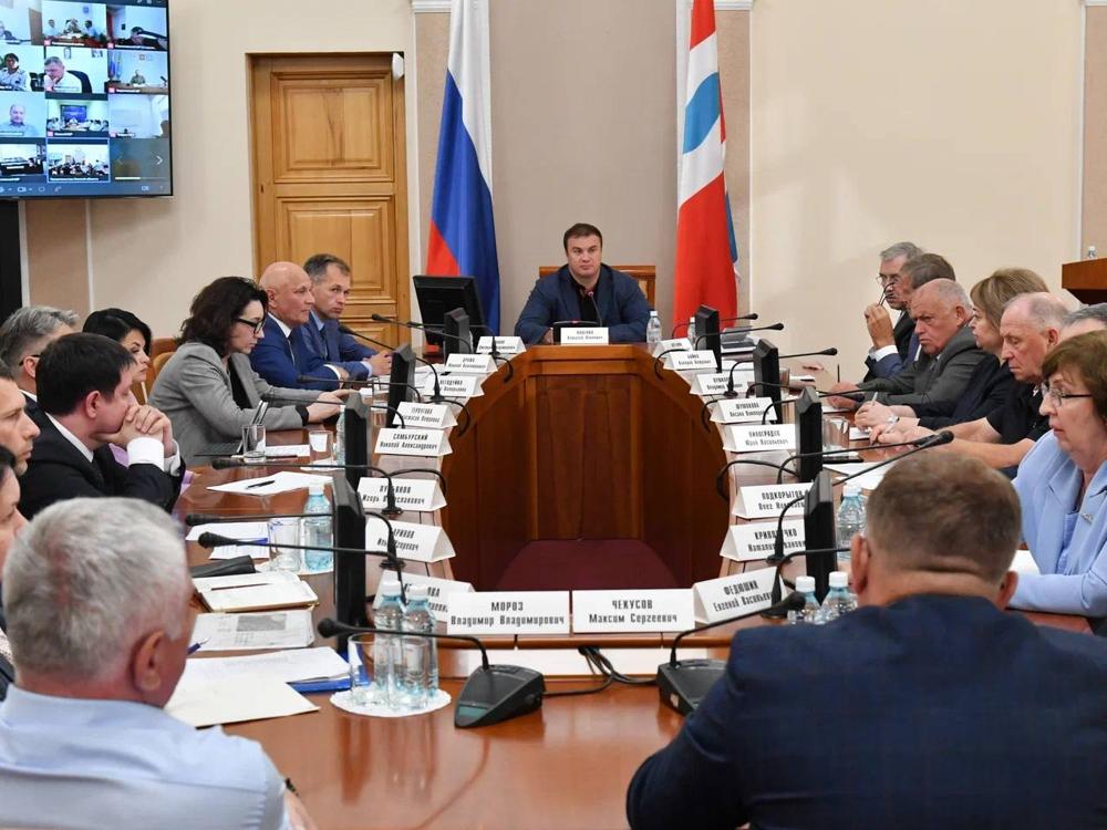 Александр Артемов принял участие в работе областного штаба по организованному проведению сезонных полевых работ в 2025 году