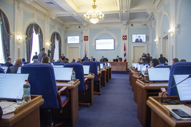 Областной парламент провел пленарное заседание