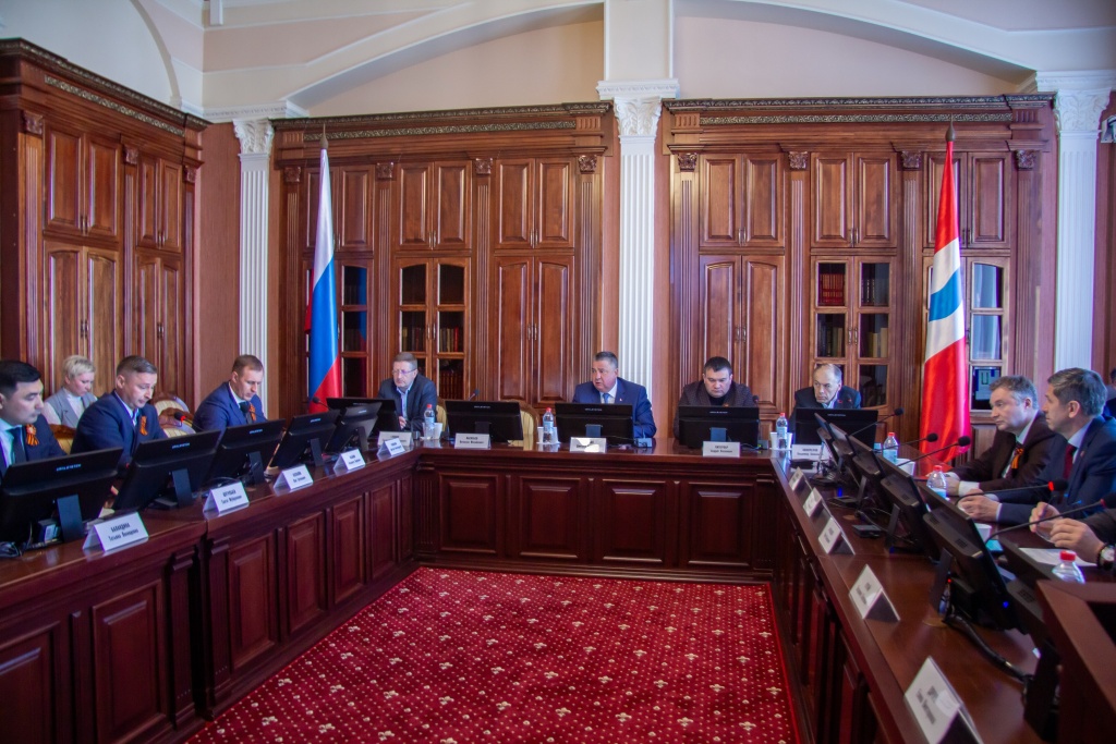 Вносятся изменения в законы о дорожной деятельности и пассажирских перевозках