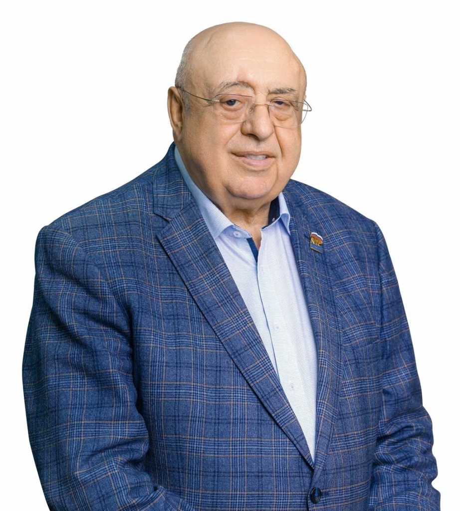 Шаповалов на сайт.jpg Шаповалов на сайт.jpg