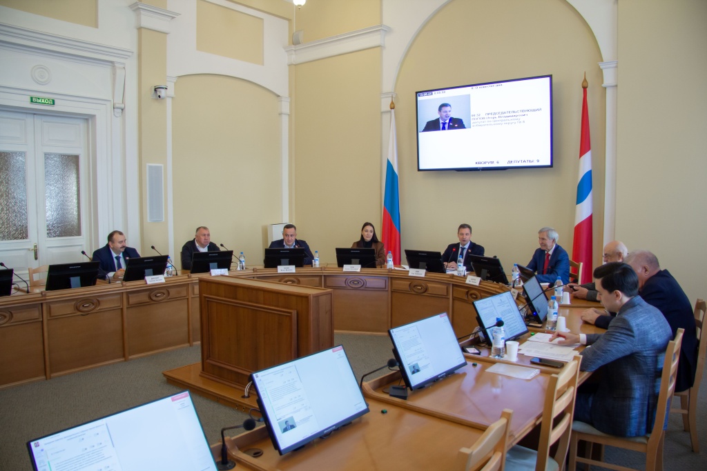 Профильный комитет обсудил меры по противодействию нелегальной занятости на территории региона