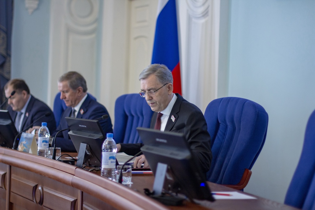 Александр Артемов: "В Омской области продолжается работа по расширению мер поддержки участников СВО и других категорий граждан"